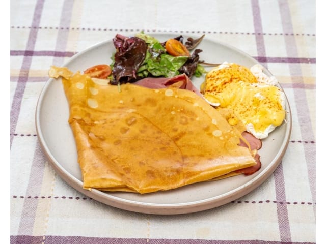 Classic Benedict Crêpe.
