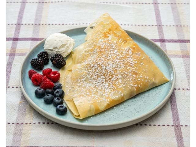 Mixed Berries & Custard Crêpe.